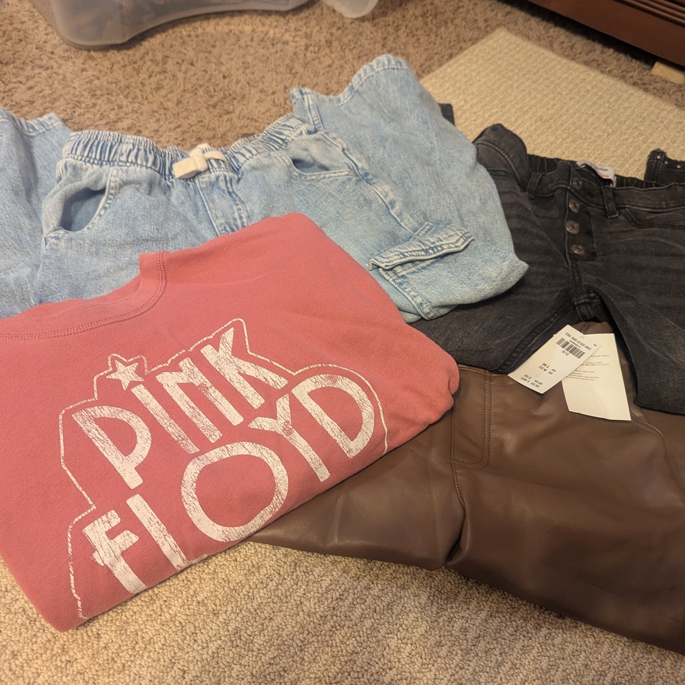 Size 10 Girls Clothes. 5 Pairs Of Pants And A Sweatshirt